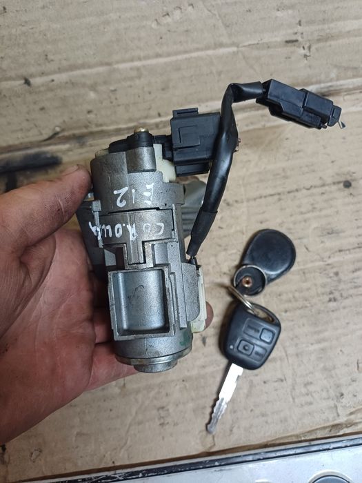 Toyota Corolla E12 замок запаленя зажиганиє зажиганіє запалювання