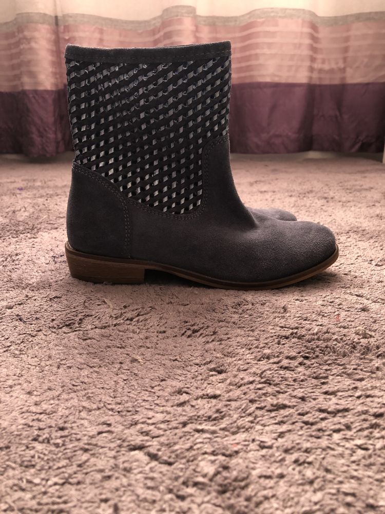 Botas menina tamanho 32 ( novas )