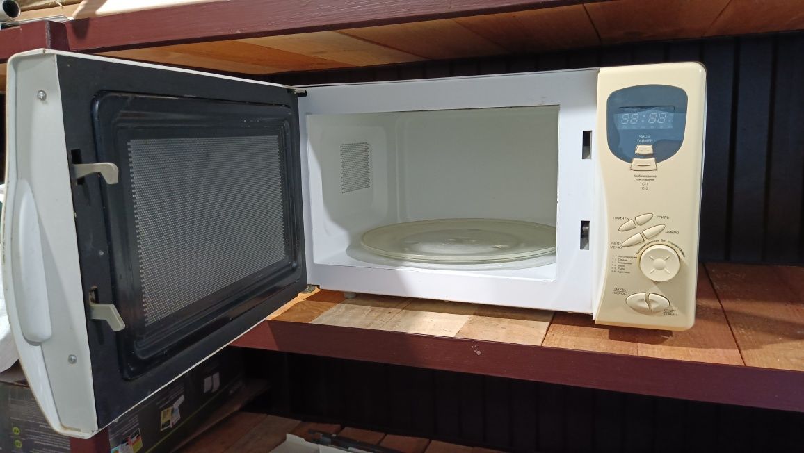 Микроволновка gorenje MO-230 DGW2-UR на з/ч