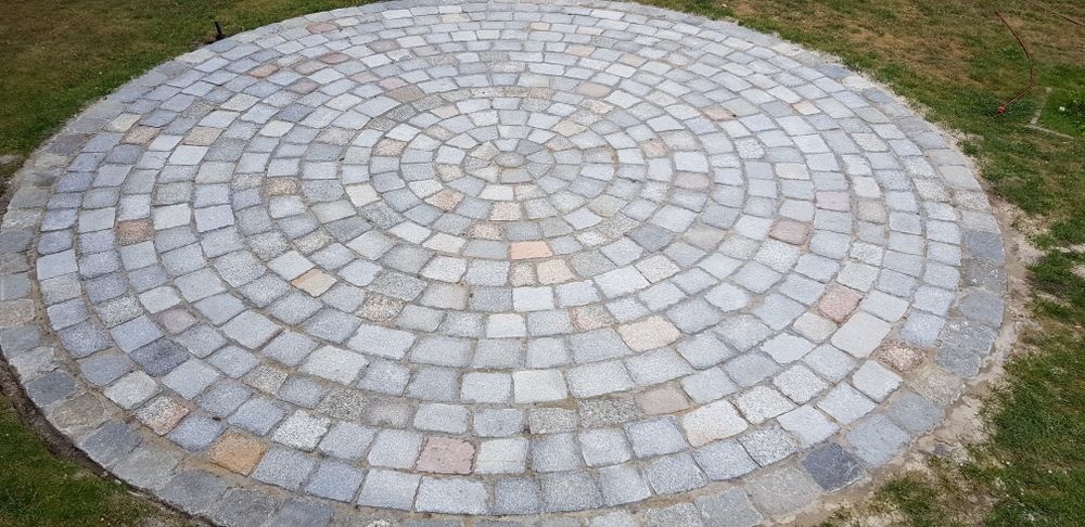 Kostka granitowa cięta płomieniowana starobruk bruk rzędówka granit