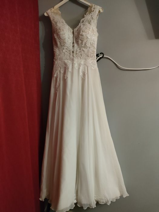 Suknia ślubna z trenem rozmiar xs/s
