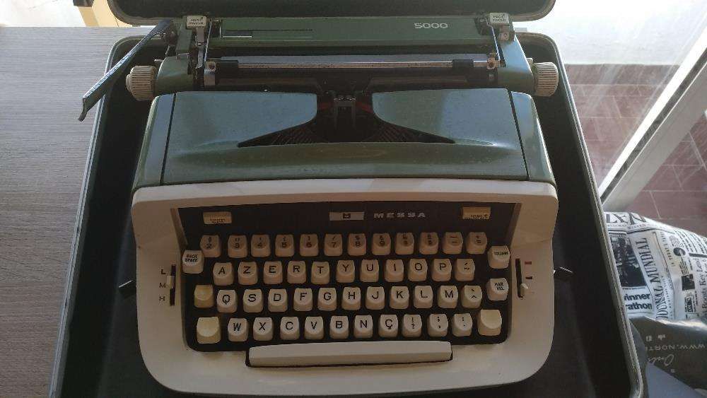 Maquina de escrever vintage MESSA (Royal Sabre)
