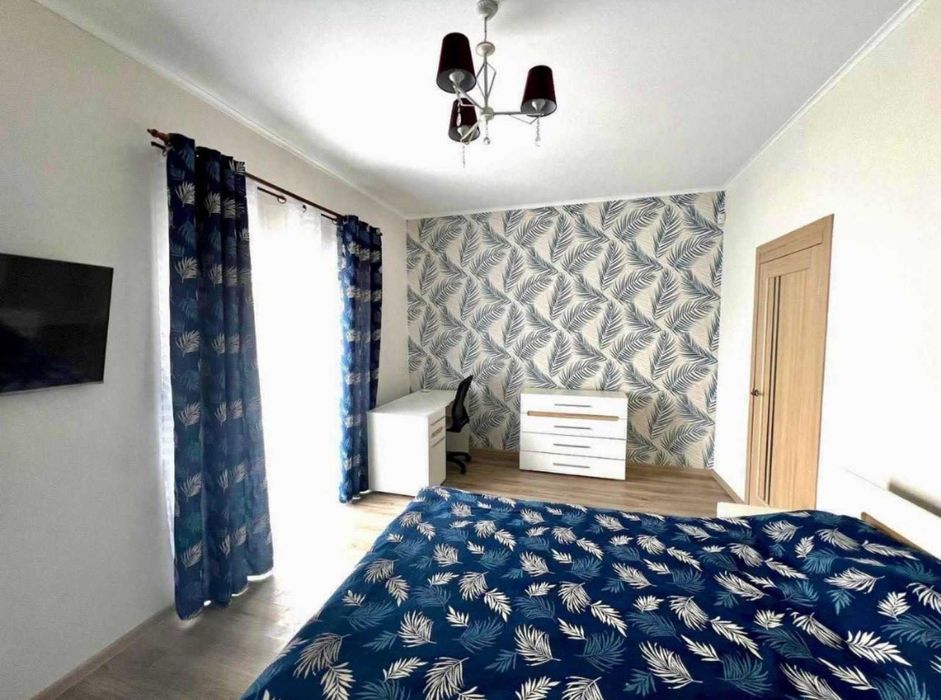 Будинок у Дмитрівці з ремонтом і меблями 190 м²  12 соток
