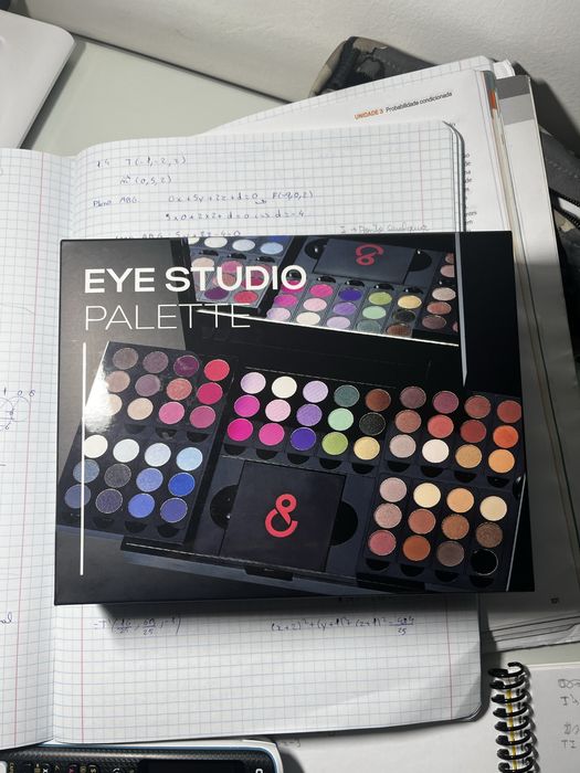 Eye studio palette