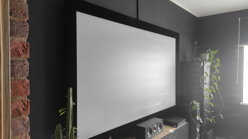 Ekran projekcyjny RAMOWY Kraftmann 92" OŚWIETLENIE GRATIS