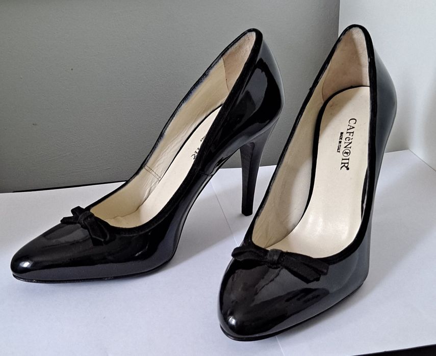 Czarne szpilki czółenka Cafe Noir damskie buty na obcasie lakierowane