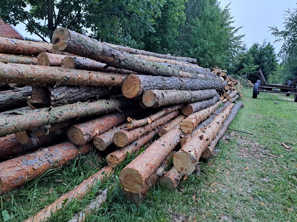 Drewno opałowe łupane układane na paletach TRANSPORT WYCINKA