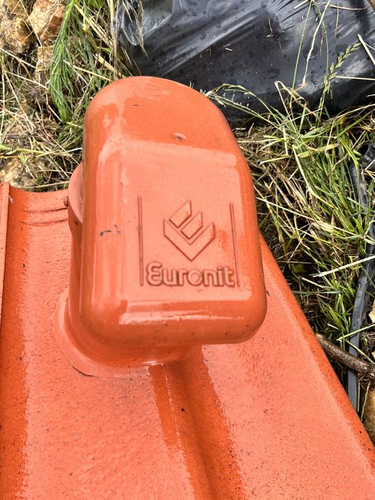 Euronit kominek wentylacyjny czerwony betonowy