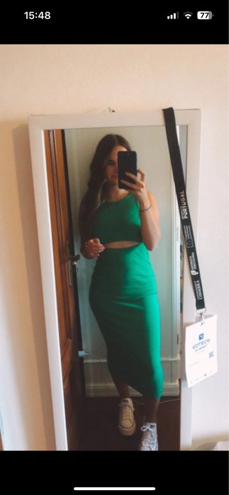 Vestido com abertura na barriga