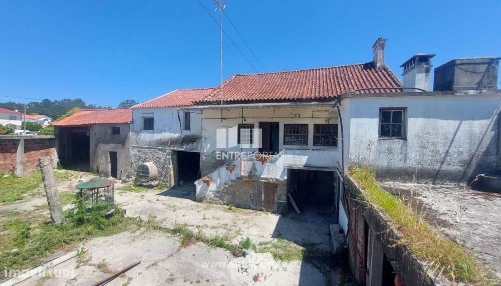 Venda de quintinha c/ moradia V4 em pedra, Vila Fria, Viana do Castelo