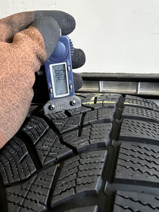 Dwie opony dunlop winter sport 5 235/65/17 2020r.