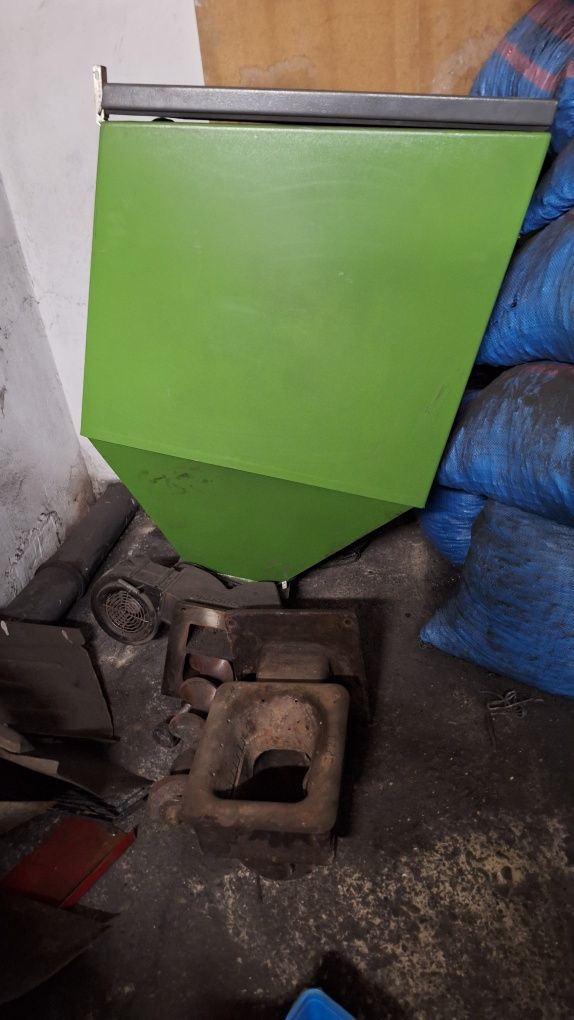 Palnik Ekoenergii żeliwny 15-25 kW wraz z koszem na węgiel silnikiem i