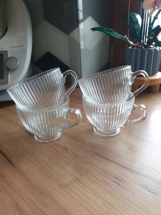 4 nowe filiżanki ryflowane