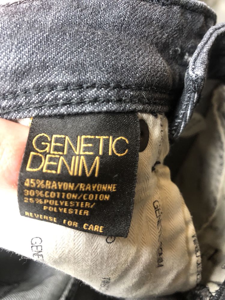 Продам женские  серые джинсы, GENETIC DENIM  оригинал!  клёш . Р. 24