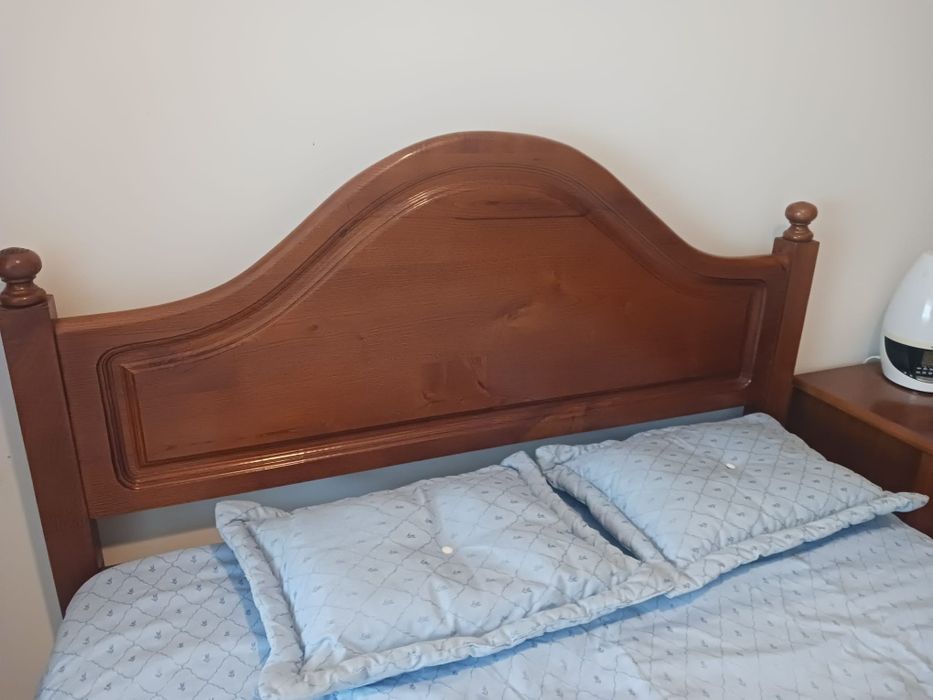Vendo cama mesa de cabeceira
