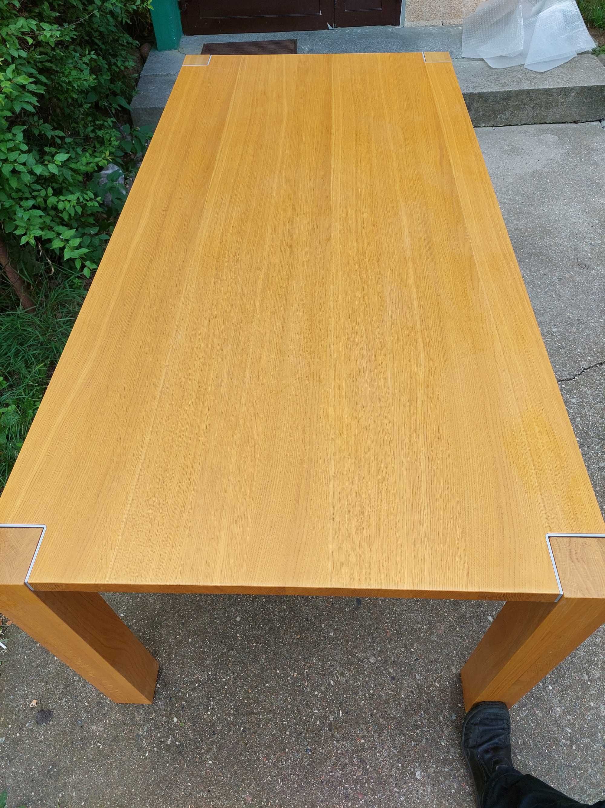 Stół z litego drewna (dąb)