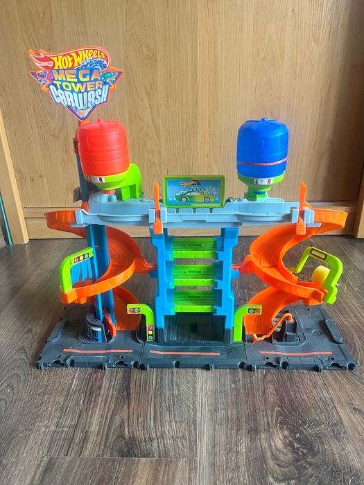 Hot wheels city, track.