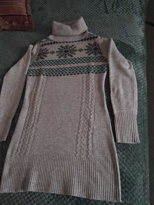 Ciepły golf z wzorkiem u góry