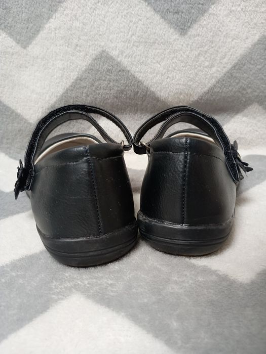 Buty dziewczęce r. 31 czarne balerinki
