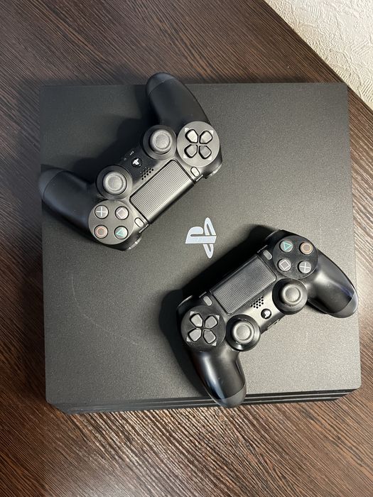 Sony Playstation 4 Pro + 2 геймпада