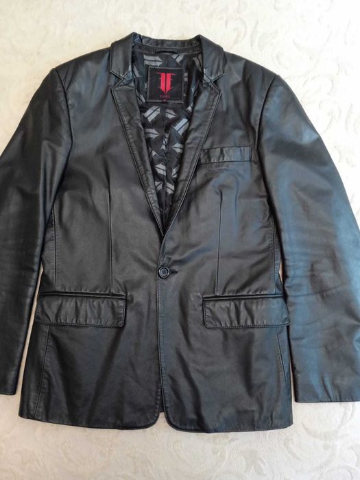 Пиджак из кожзаменителя