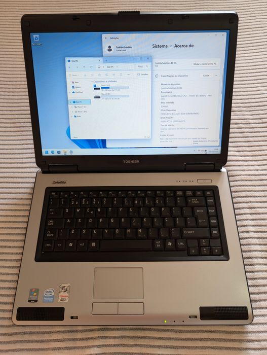 Toshiba Satellite L40 ( Intel T9500 / 3GB / 500GB ) *
