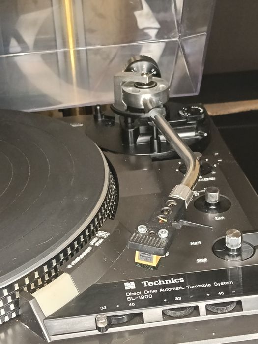 Проигрыватель винила Tehnics SL 1900