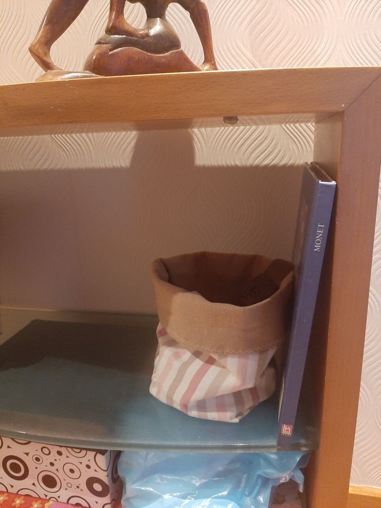 Estante para livros, mduras e outros itens de decoração