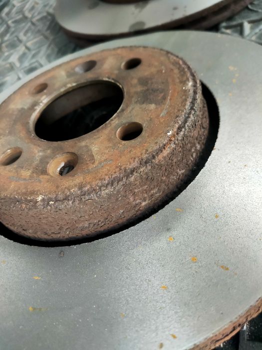 Передні гальмівні тормозні диски бліни Меган 2 магнітола коврики