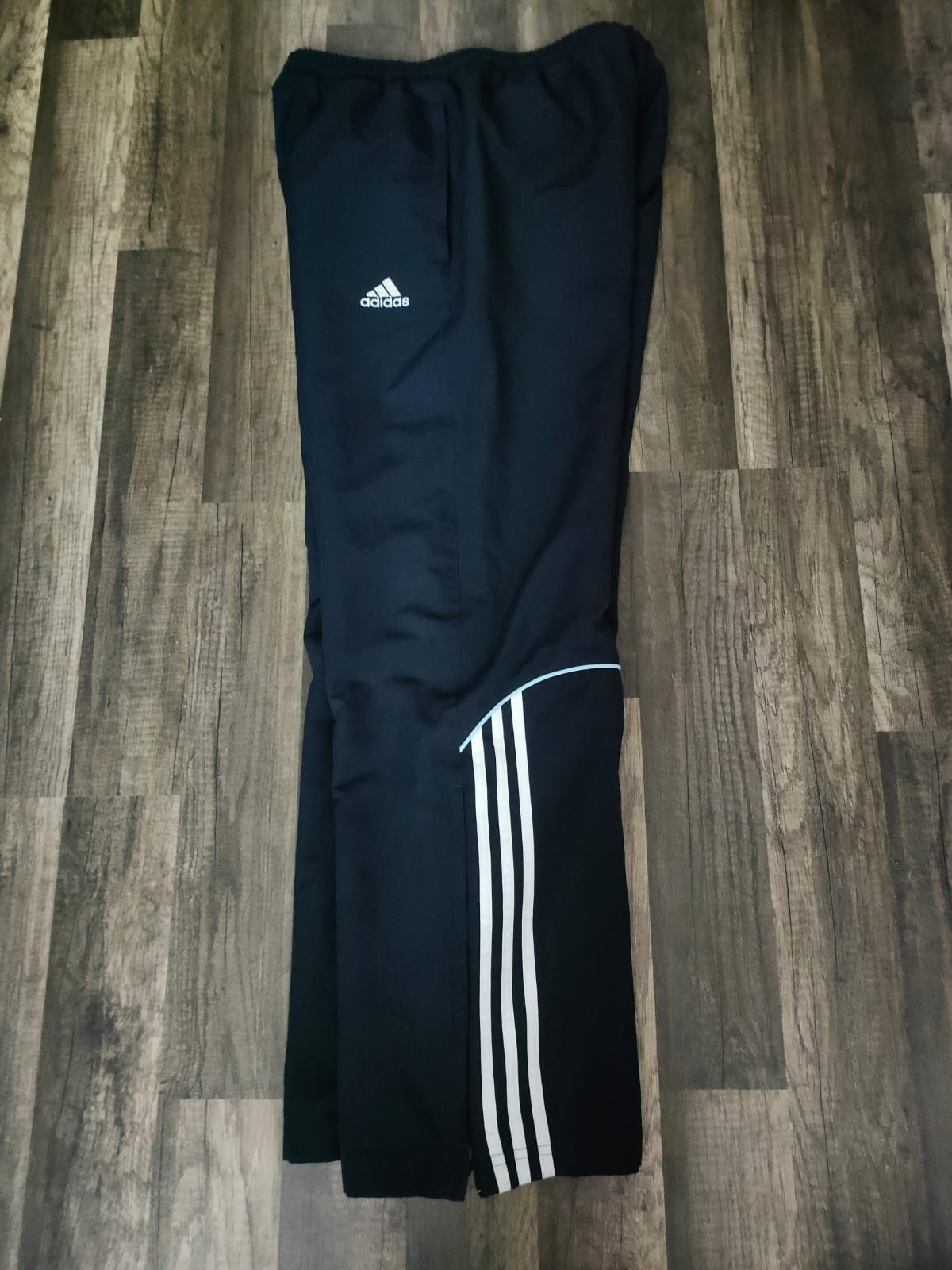 spodnie dresowe Adidas z podszewką i zamkami M/L