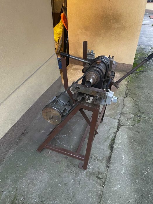 Tokarka przelotowa do drewna