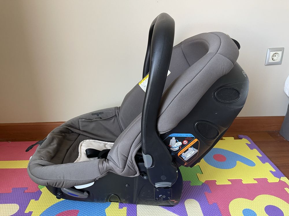 Carrinho + ovo/alcofa Jané COM ISOFIX