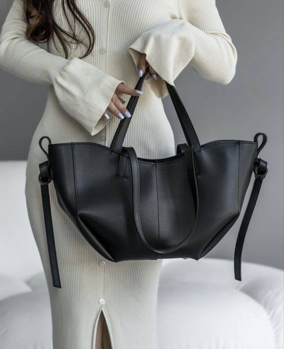 Сумка (чорна )стильна