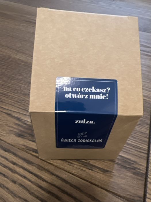 Świeca sojowa zapachowa firmy Zołza-Tajemnicza Panna