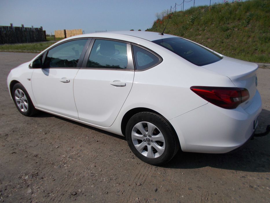 Opel Astra 1.6 j 2018 Salon Polska Pierwszy Właściciel Sedan Hak