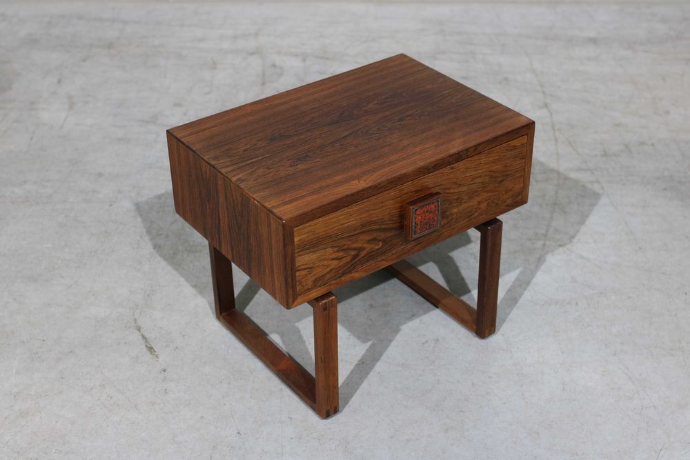 Mesinha de cabeceira em pau santo | Design Mid Century Modern