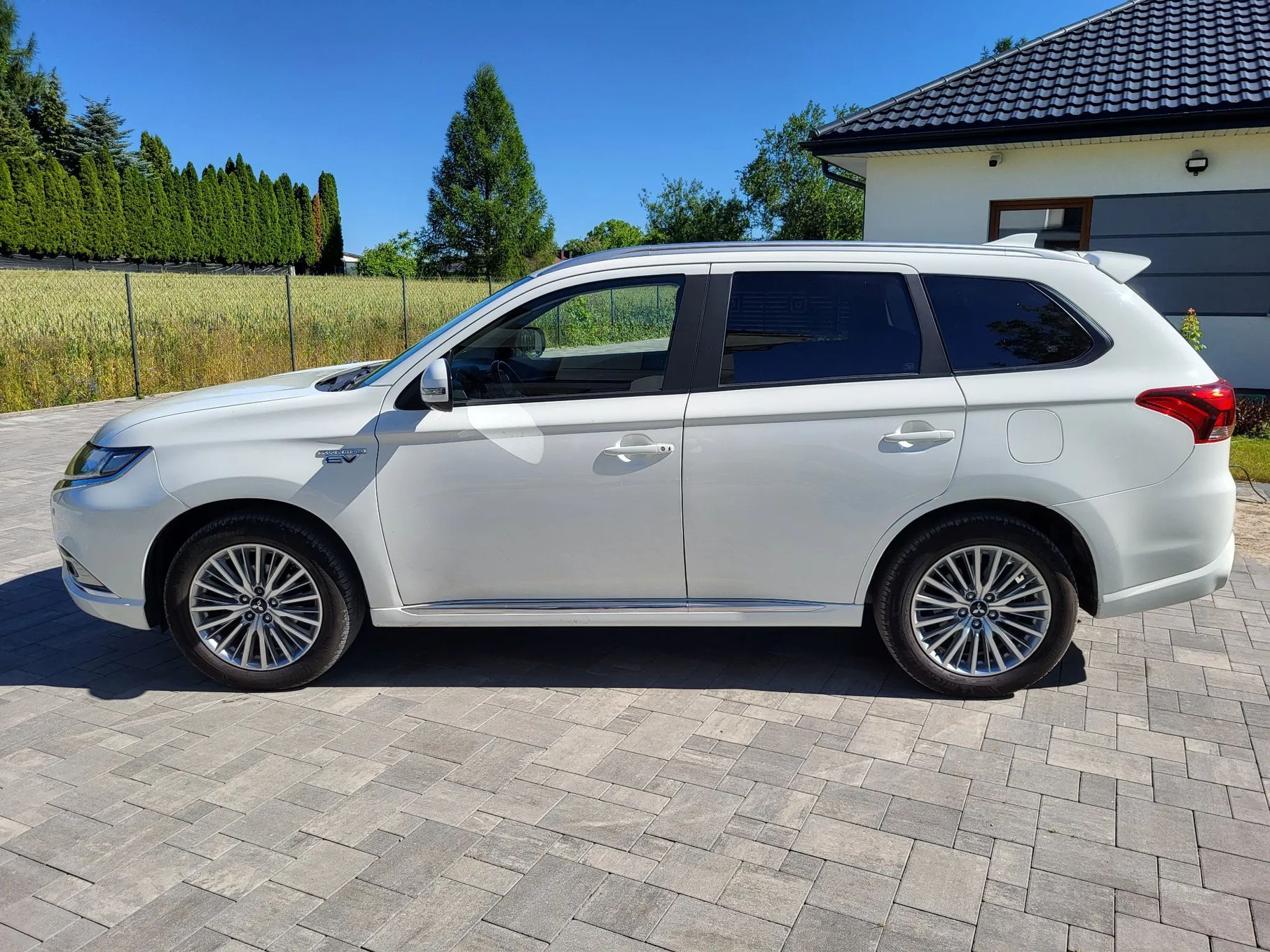Mitsubishi Outlander 2,4 PHEV, Android Auto, Apple CarPlay, Alcantara
