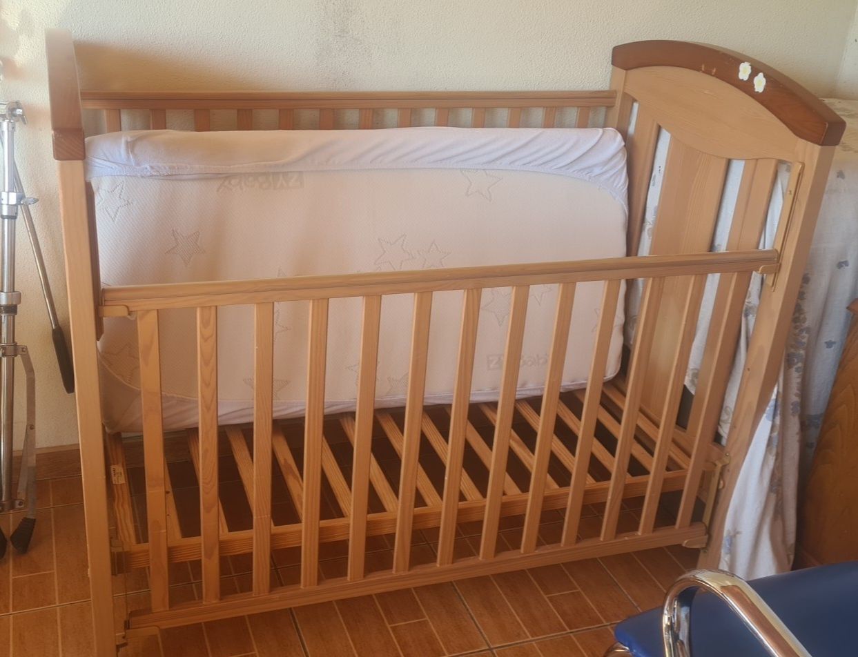 Cama de bebé + colchão 100€