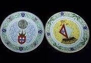 2 Pratos armoriados, em  porcelana portuguesa
