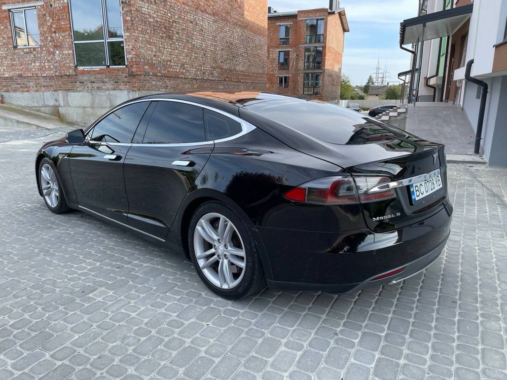 Tesla model s тесла модел с