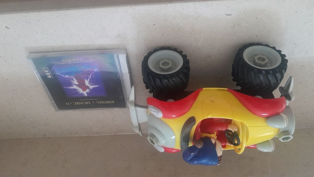 Carro do nody anda e da luz