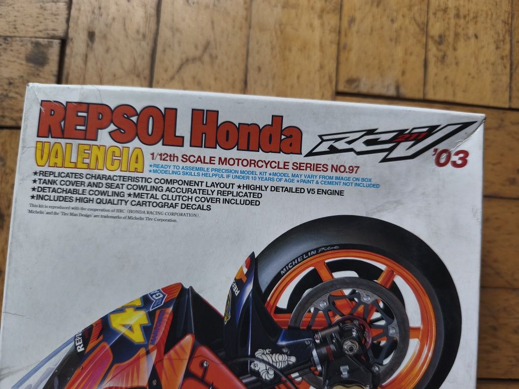 TAMIYA HONDA  RC211V REPSOL model do sklejania