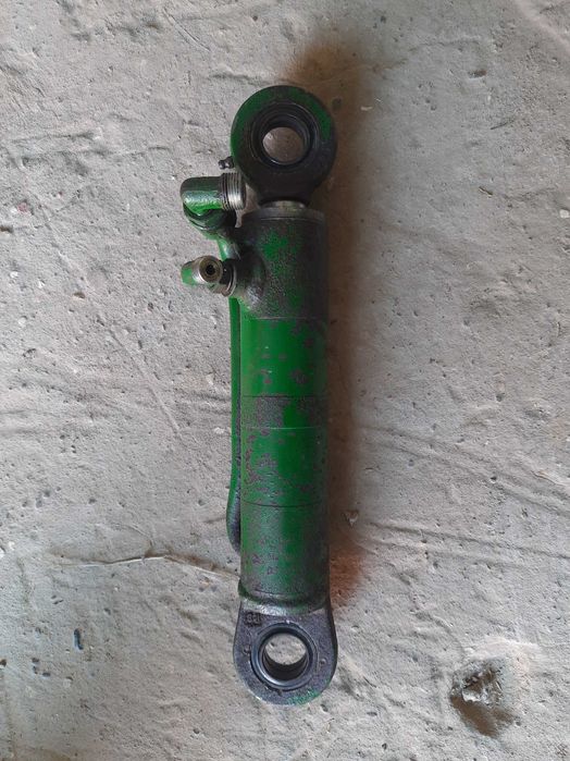 Siłownik TLS John Deere