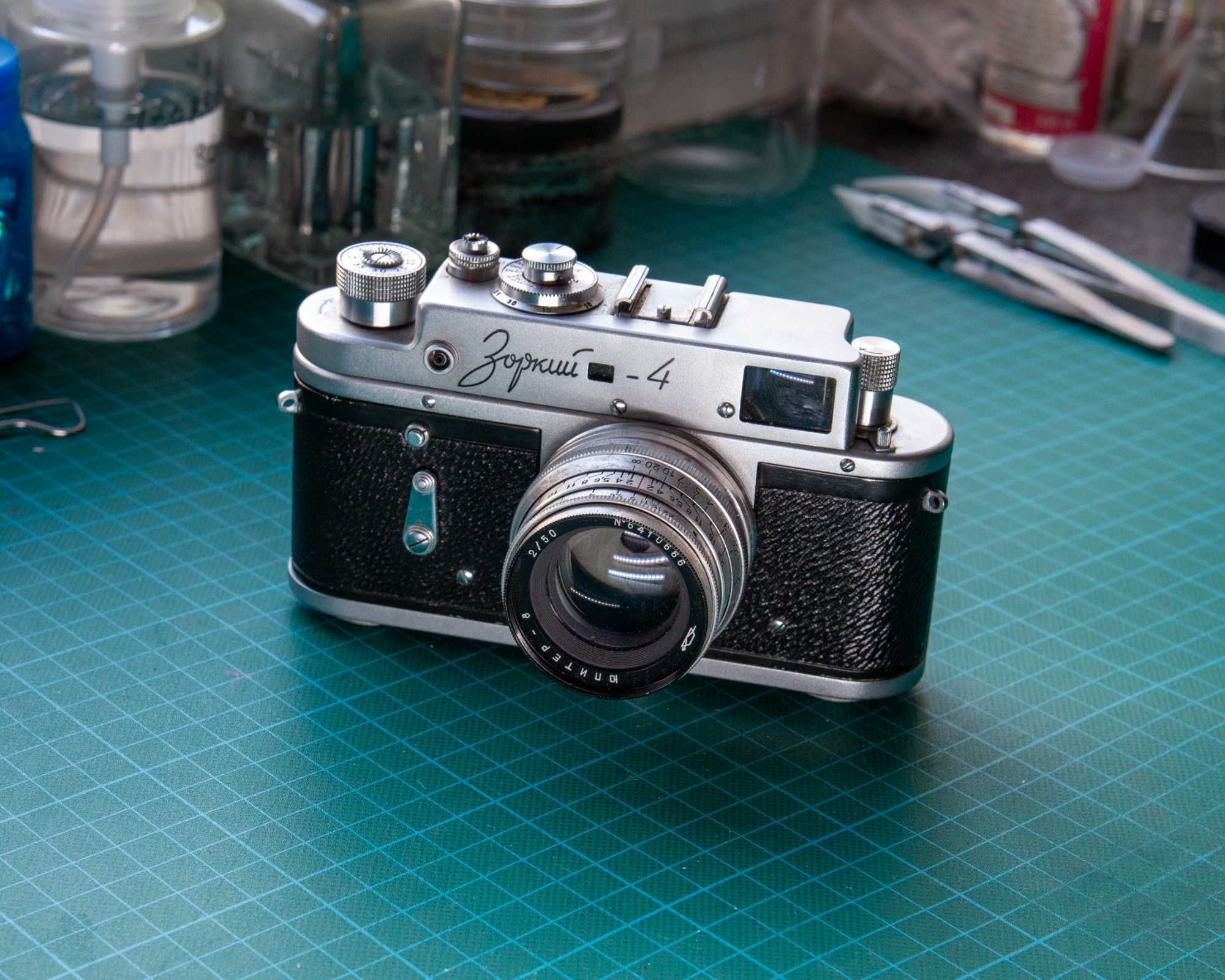 Máquina fotográfica Zorki-4 com objectiva Jupiter-8 50mm f/2