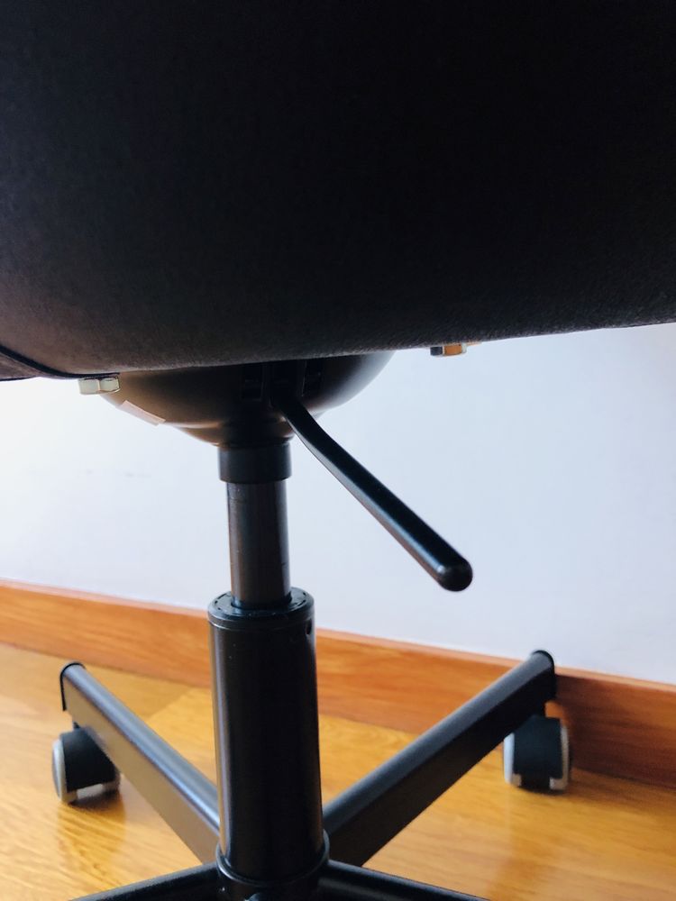 cadeira skruvsta Ikea