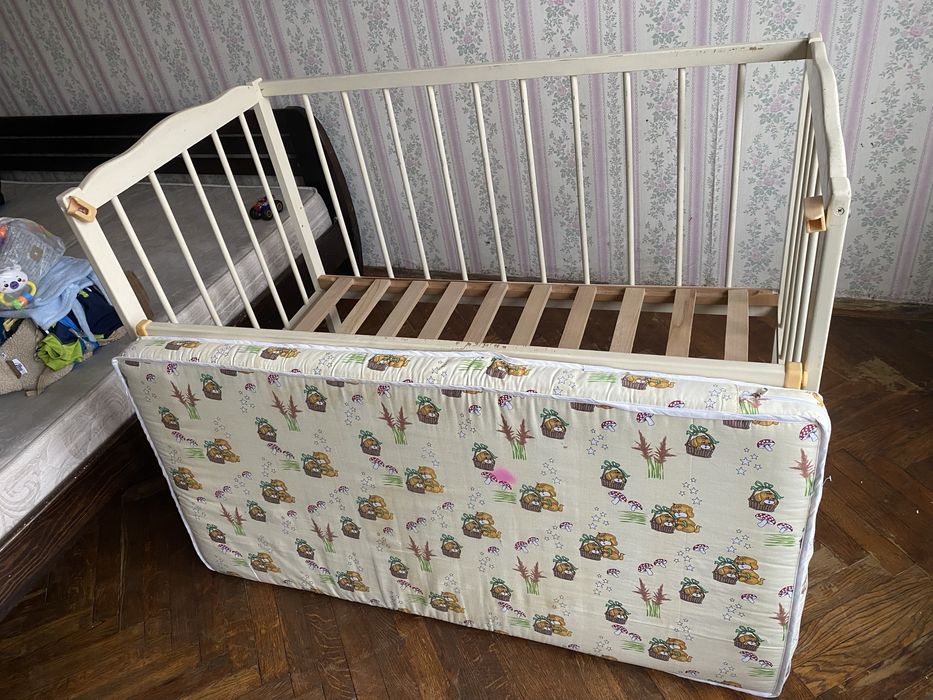 Безкоштовно! Дитяче ліжечко + матрац