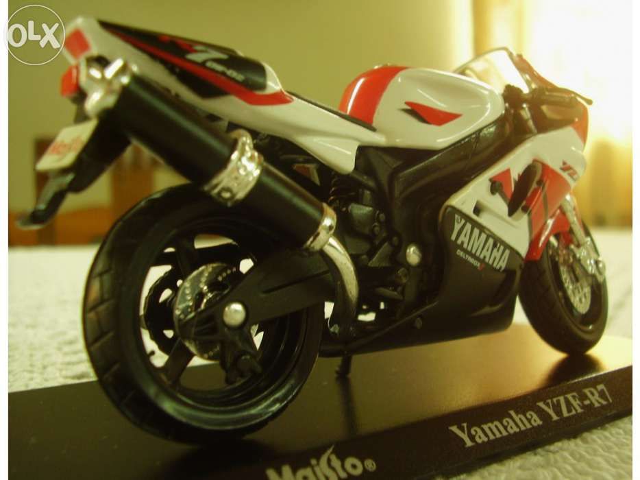 Coleção de 60 modelos escala 1:18 - "Super Motos"