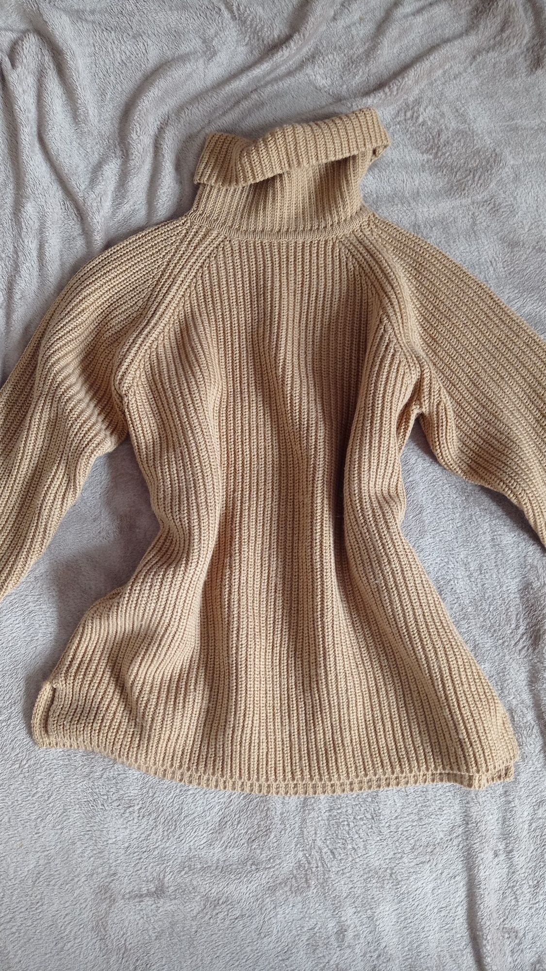 Женский свитер модный