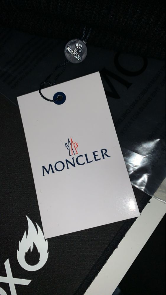 Gorro moncler preto, tenho recibo