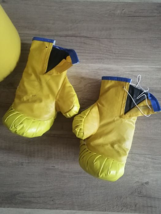 Боксерська груша з рукавицями